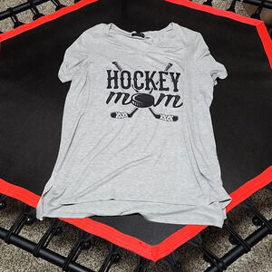 Hockey mom t shirt Size lg. Box#5